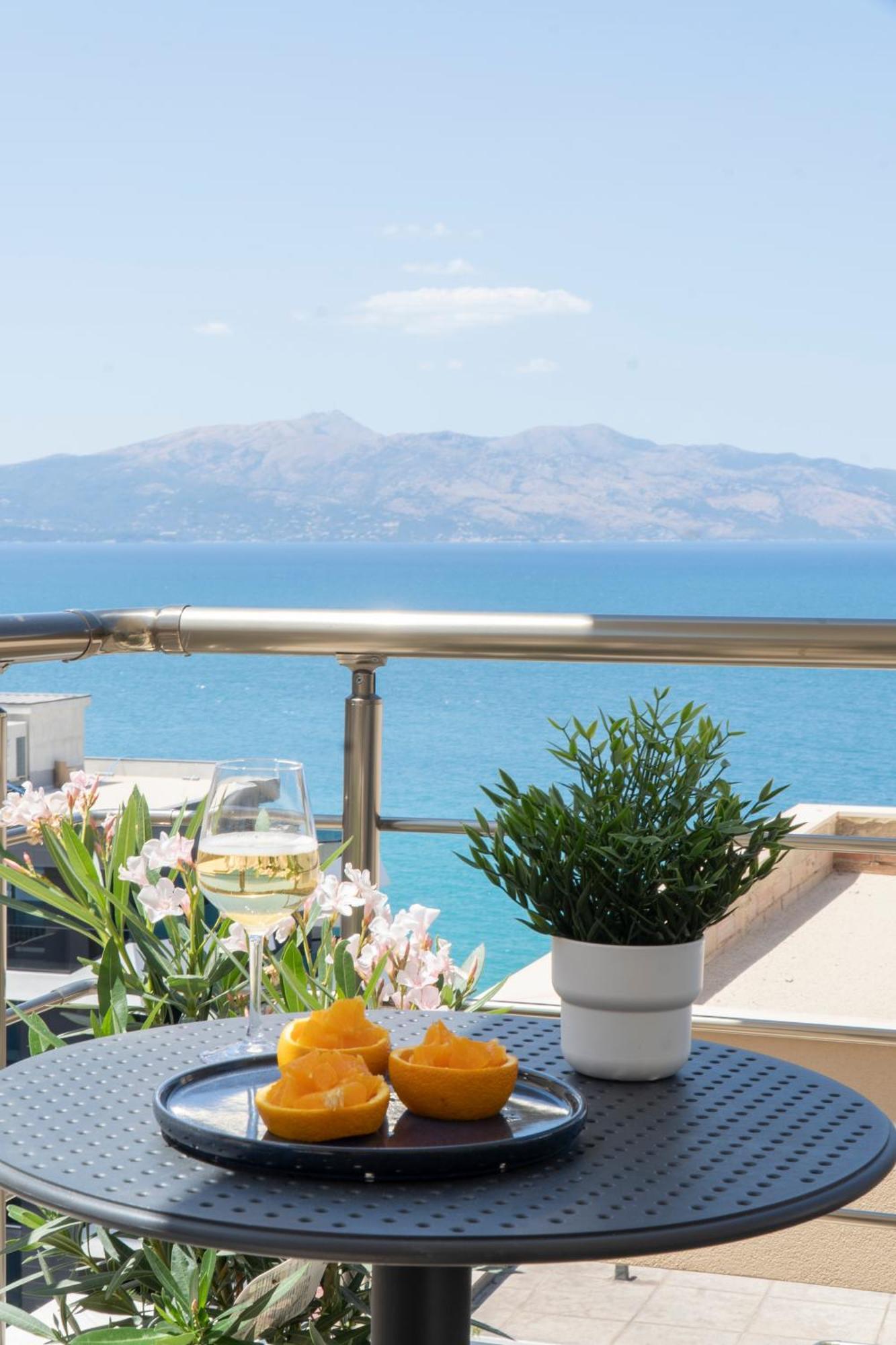 Mateo Apartments Sarandë エクステリア 写真